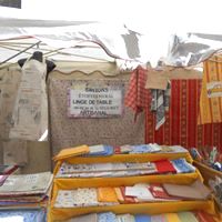 Etoffes Héral au marché de Séguret