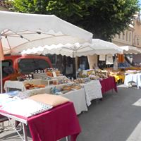 Etoffes Héral au marché de Séguret