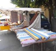 Etoffes Héral au marché de Séguret