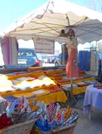 Etoffes Héral au marché de Séguret