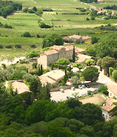 Ecole de Séguret, vue du sentier menant aux ruines du chateau