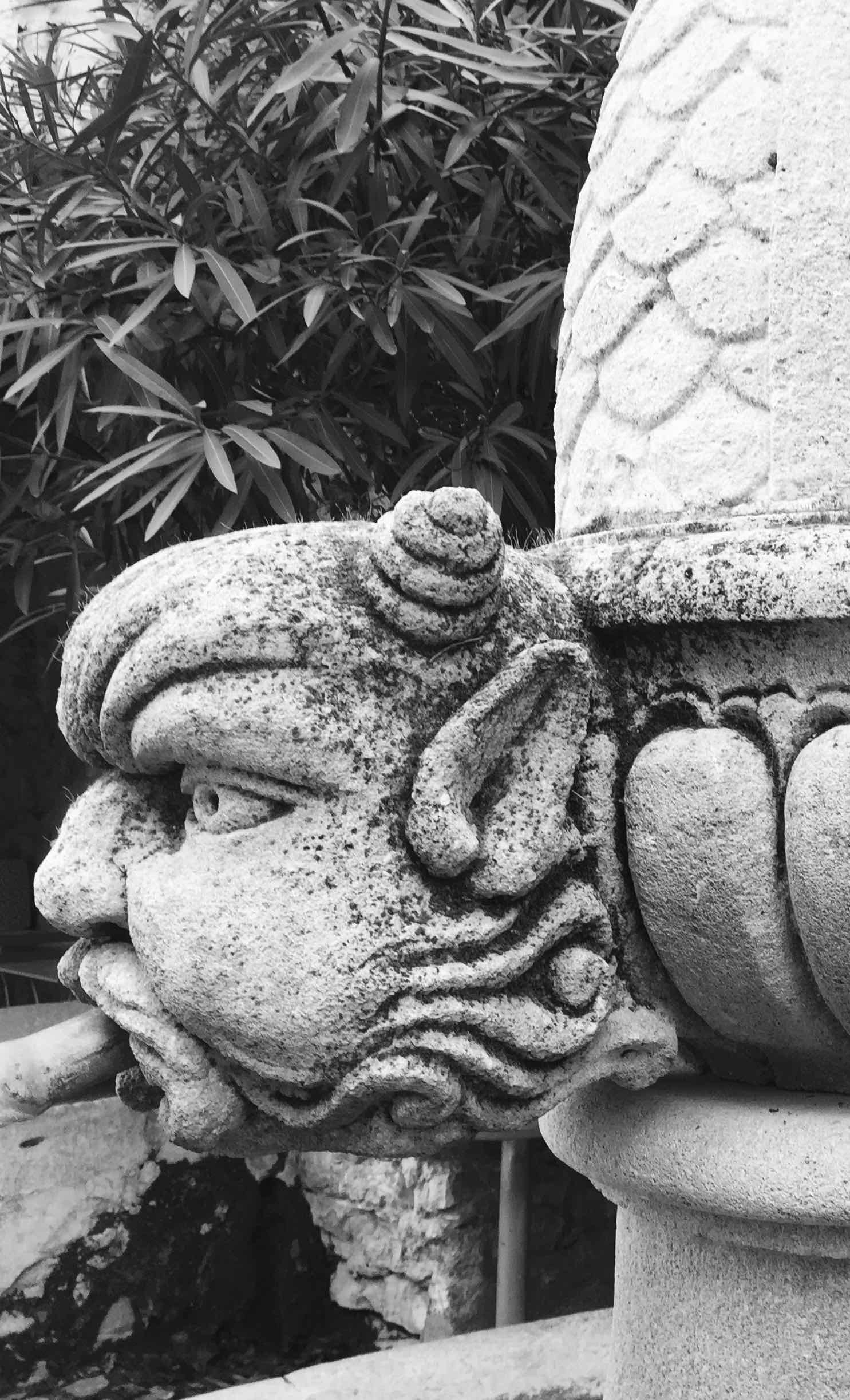 fontaine des Mascarons à Séguret