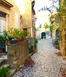 la rue de la poterne à Séguret