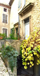 la rue de la poterne à Séguret